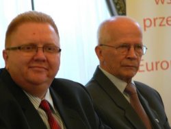  Od lewej: Janusz Niedziółka - Okręgowy Inspektor Pracy oraz Jerzy Wiśniewski - Wiceprzewodniczący WKDS