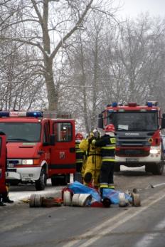  Strażacy przygotowują się do akcji ratunkowej