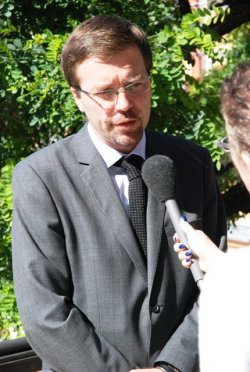  Rafał Nadolny, Mazowiecki Wojewódzki Konserwator Zabytków, udziela wywiadu mediom.
