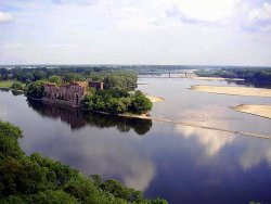  Nowy Dwór Mazowiecki, ruiny spichlerza nad Narwią, widok z wieży cytadeli, Wojsyl 2003 GNU 1.2