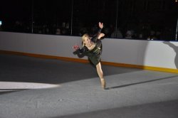  Pokaz taneczny jazdy figurowej na lodzie, źródło: www.osirgorakalwaria.pl