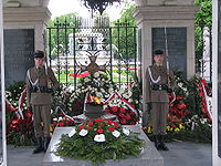  Warta przy Grobie Nieznanego Żołnierza w Warszawie, własność publiczna, źródło: www.wikipedia.org