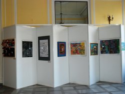  Wystawa przygotowana w holu na parterze i I piętrze Mazowieckiego Urzędu Wojewódzkiego