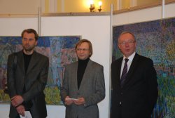  Jacek Kozłowski, wojewoda mazowiecki podczas otwarcia wystawy opowiadał o obrazach Mirosława Bryżysa