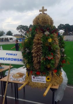  Najładniejszy wieniec dożynkowy w konkursie współorganizowanym przez Mazowiecki Urząd Wojewódzki pochodził z powiatu węgrowskiego.