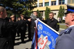  Słowa roty przysięgi wypowiedziało 31 nowych policjantów (www.kwp.radom.pl)