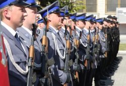  Uroczystość zaprzysiężenia nowych funkcjonariuszy mazowieckiej policji (www.kwp.radom.pl)