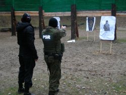  Szkolenie przeprowadził policyjny instruktor (www.psr.waw.pl).