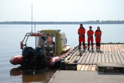  Pieniądze na zakup nowej karetki wodnej pochodziły z Wojewódzkiej Stacji Pogotowia Ratunkowego i Transportu Sanitarnego „Meditrans” w Warszawie.