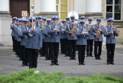  Na powitanie małych gości zagrała Orkiestra Reprezentacyjna Policji.