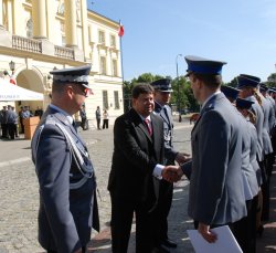  Z okazji święta policji wyróżniono szczególnie zasłużonych funkcjonariuszy.