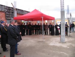  Uroczystość zorganizowano na terenie budowy nowej jednostki strażackiej.