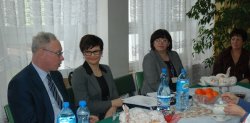  Spotkanie z kadrą szpitala: Jacek Kozłowski, wojewoda mazowiecki; Elżbieta Nawrocka, zastępca dyrektora Wydziału Zdrowia MUW.