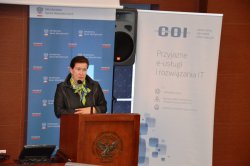  Halina Stachura-Olejniczak, dyrektor generalny Mazowieckiego Urzędu Wojewódzkiego w Warszawie na konferencji dotyczącej programu pl.ID.