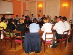 Przedstawiciele służb z Mazowsza podczas spotkania w urzędzie wojewódzkim na temat m.in. weryfikacji procedur epidemiologicznych.