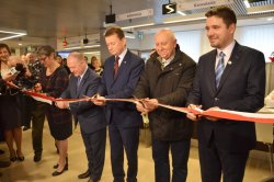  Na zdjęciu m.in. starosta pruszkowski Maksym Gołoś, wojewoda mazowiecki Zdzisław Sipiera, Minister Spraw Wewnętrznych i Administracji Mariusz Błaszczak oraz Maria Makowska, przewodnicząca Rady Powiatu Pruszkowskiego.