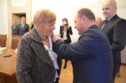  Złoty Krzyż Zasługi wręczył wojewoda mazowiecki Zdzisław Sipiera.