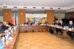  Inauguracyjne posiedzenie Wojewódzkiej Rady Dialogu Społecznego odbyło się w grudniu 2015 roku w urzędzie marszałkowskim (zdj. arch).