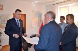  Nominację premiera do pełnienia funkcji wójta wręczył Artur Standowicz, wicewojewoda mazowiecki.