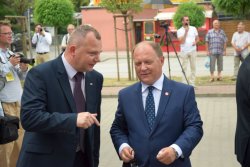  W uroczystościach w Warszawie udział wziął Wojewoda Mazowiecki Zdzisław Sipiera.