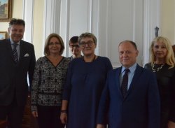  Wojewoda Mazowiecki wraz z nowo powołanymi konsultantami i dyrekcją wydziału Zdrowia MUW