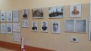 Wystawa zdjęć w komendzie policji w Ciechanowie