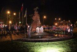  Uroczystość w 78. rocznicę agresji sowieckiej na Polskę odbyła się przed pomnikiem Ofiar Terroru Komunistycznego. Fot. Urząd Miasta Ostrołęki.