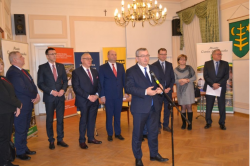 W spotkaniu uczestniczył Marcin Grabowski, kierownik delegatury Mazowieckiego Urzędu Wojewódzkiego w Ostrołęce (fot. Urząd Miasta w Ostrowi Mazowieckiej). W spotkaniu uczestniczył Marcin Grabowski, kierownik delegatury Mazowieckiego Urzędu Wojewódzkiego w Ostrołęce (fot. Urząd Miasta w Ostrowi Mazowieckiej).