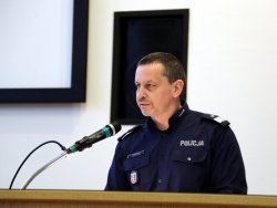 Na zdjęciu: przemawia Komendant Stołeczny Policji. 