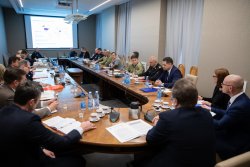 Na zdjęciu: zebrani podczas posiedzenia służb w Ministerstwie Spraw Wewnętrznych i Administracji. 